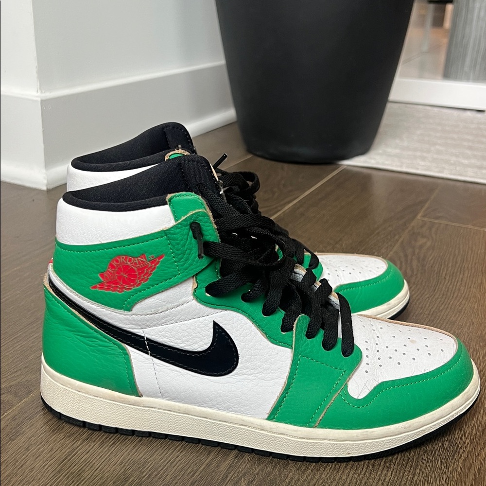 Jordan Women's Black, Green, and White Sneakers